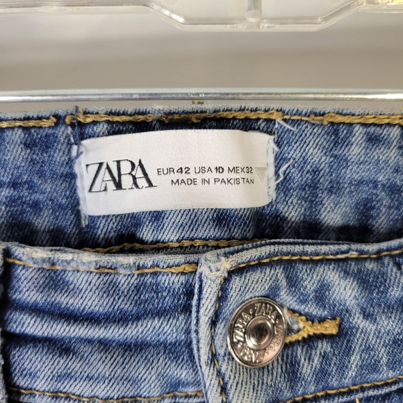 Womans Zara Unfinished hem Jeans Manufactured whiskering Size 10 Small Hole - Picture 5 of 10